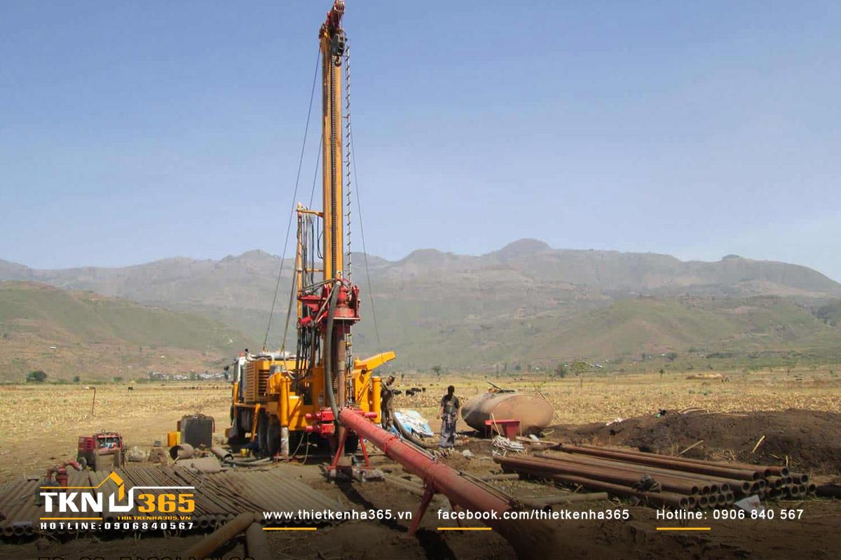 Thi công cọc khoan nhồi cho nền móng các dự án cao tốc bắc nam, đảm bảo sức chịu tải cho công trình.